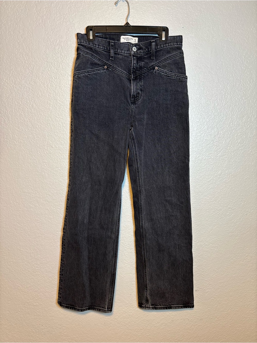 Abercrombie & Fitch The 90s Relaxed High Rise Sizs 4 Short Black Faded Jeans